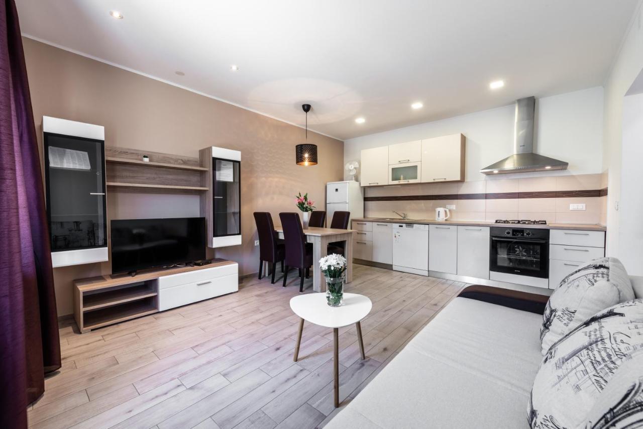 Village Apartments Mimi Pridvorje エクステリア 写真