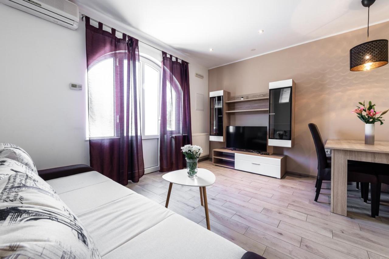 Village Apartments Mimi Pridvorje エクステリア 写真