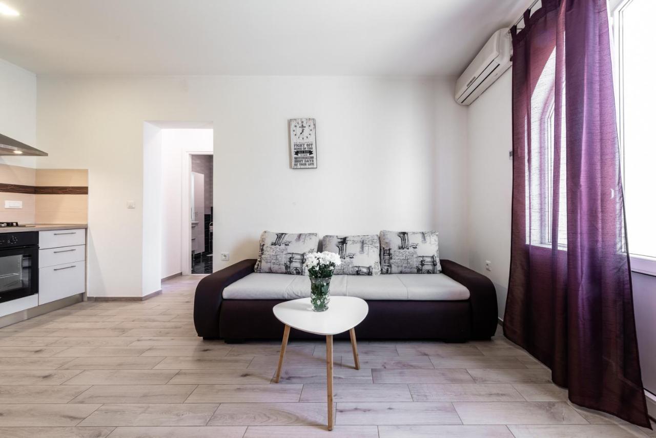 Village Apartments Mimi Pridvorje エクステリア 写真